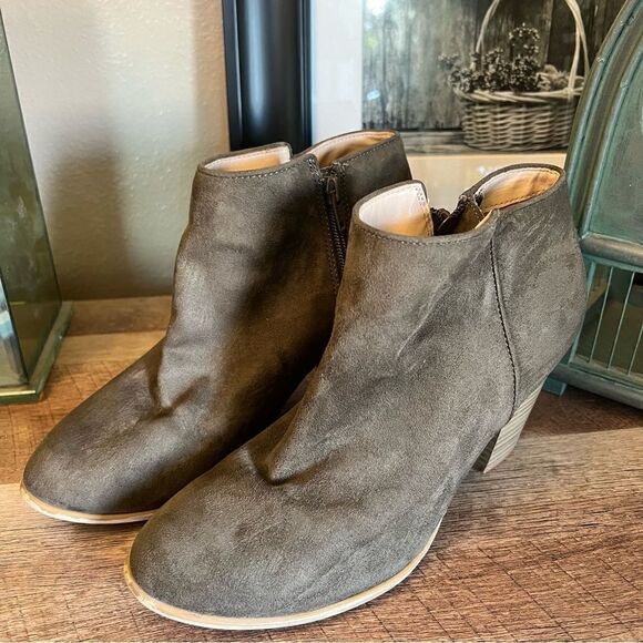 Green Old Navy Sueded Ankle Boot for Women 9 - Picture 2 of 11